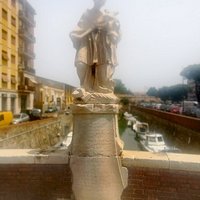 Мonumento a San Giovanni Nepomuceno, Via della Madonna, ponte, Livorno, июль.