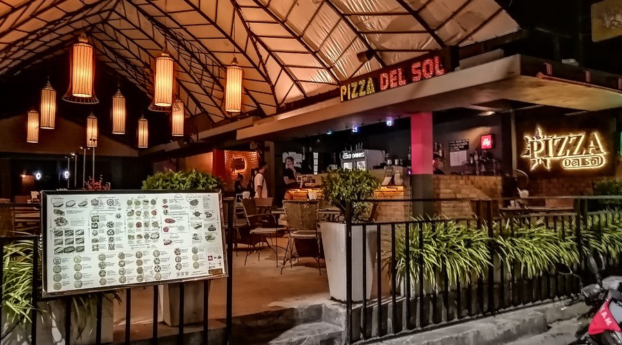 Lamai beach road, Pizza del Sol new logo.....
