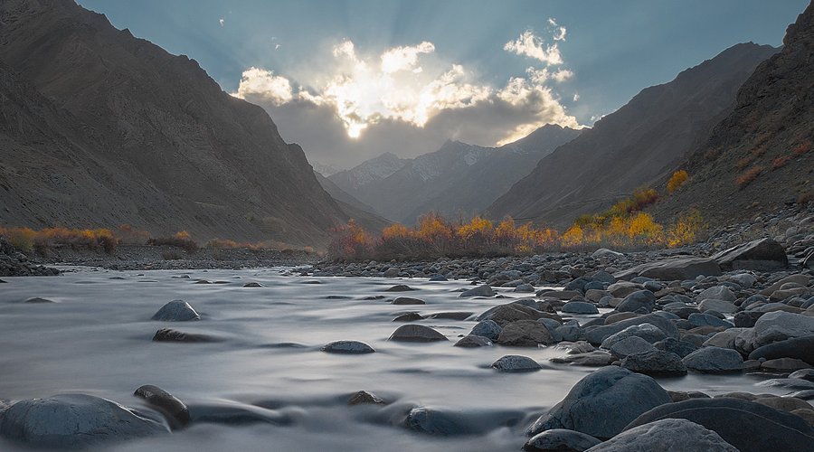 A sunset over Pin river