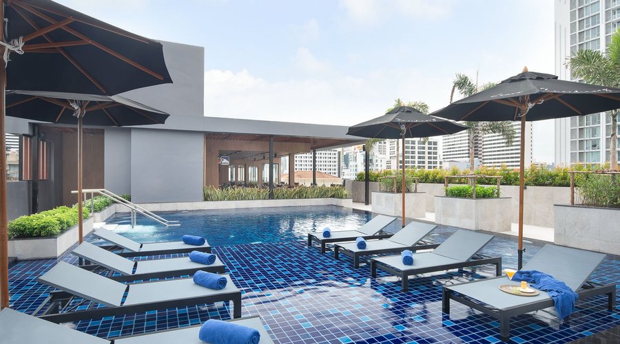 SWIMMING POOL - Two deluxe rooms can be connected for the convenience of larger groups. Eleven Hotel will gladly connect two deluxe rooms (with twin or king beds), to create the perfect accommodation experience for families and friends who wish to spend their holiday together.
