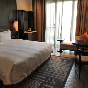 Hotel rooms, breakfast station & kids playing area