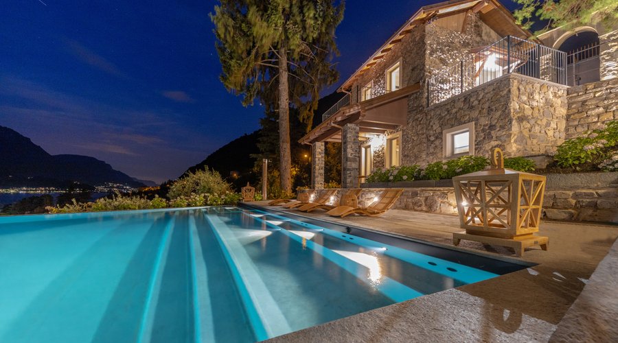 piscina riscaldata con idromassaggio