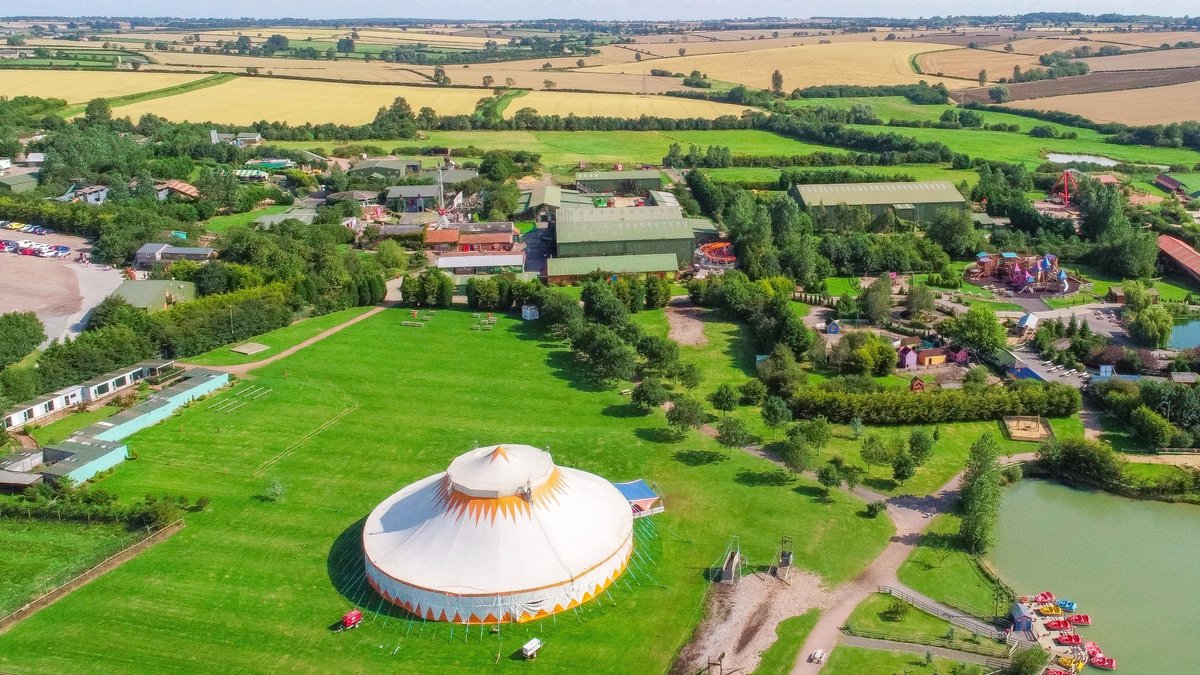 PARQUE DE AVENTURAS DE TWINLAKES NOTTINGHAMSHIRE INGLATERRA