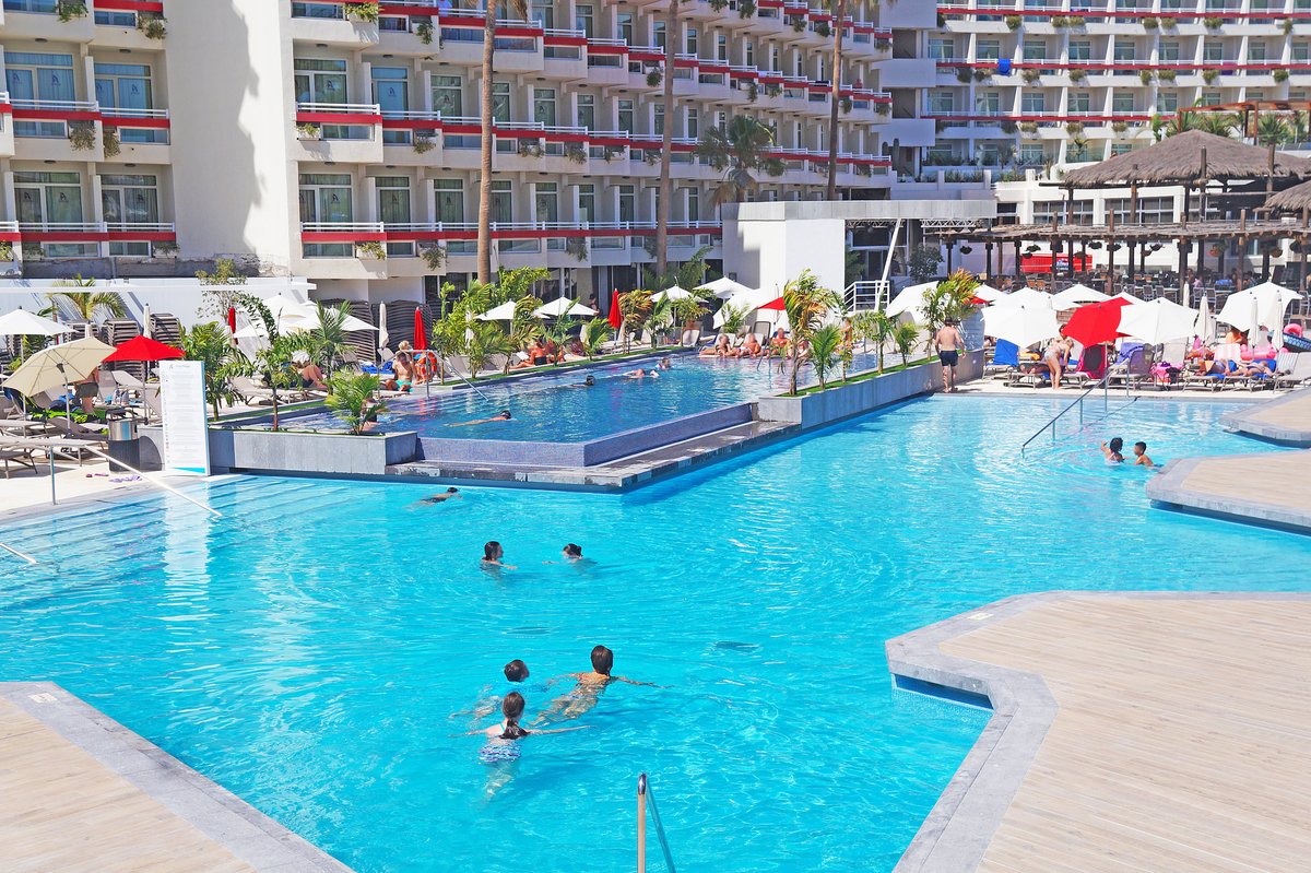 alexandre troya hotel