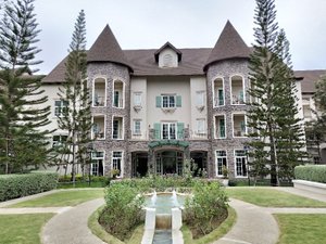 U Khao Yai in Mu Si, image may contain: Tree, Plant, Housing, Villa