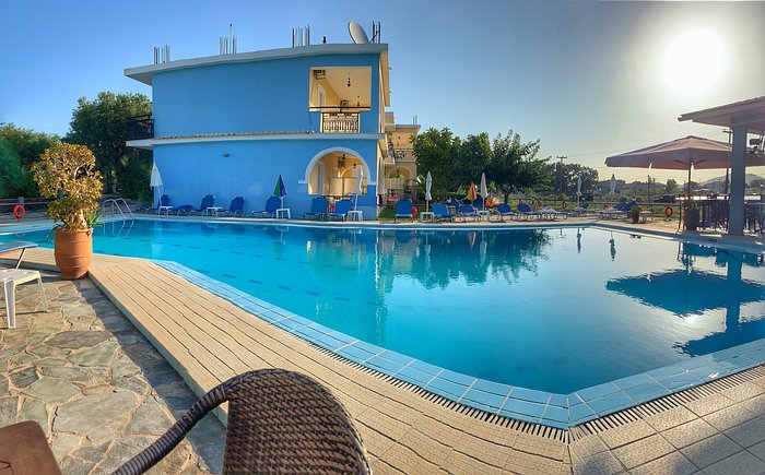 Relaxing by the pool - Picture of Alterego Studios, Zakynthos - Tripadvisor