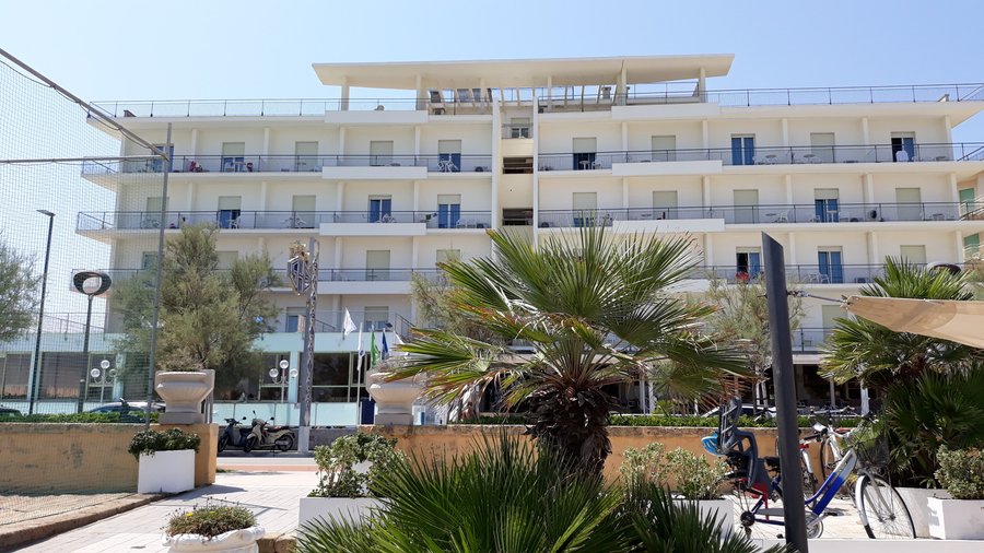 Attraversi la strada e sei in spiaggia!