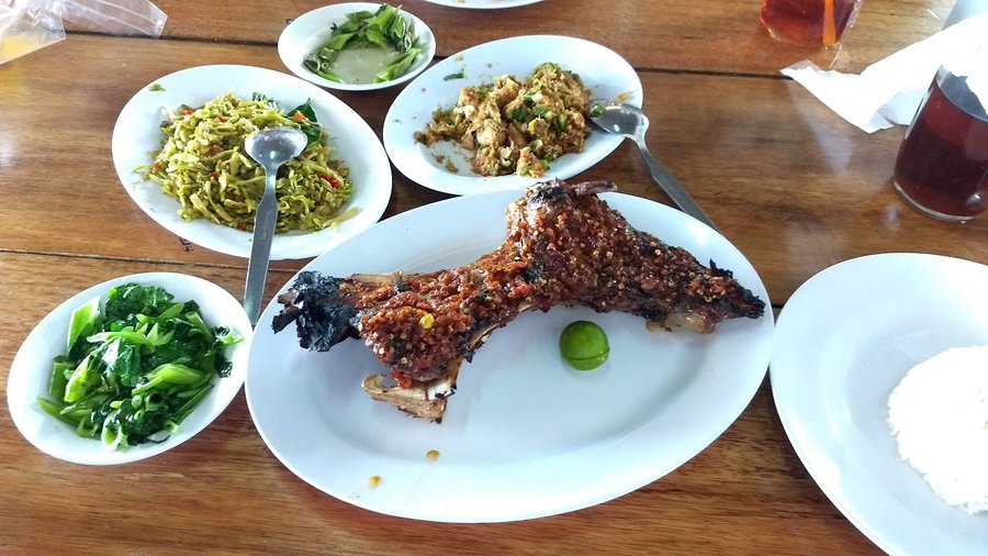 the huge tuna jaw spread with chili, tuna bumbu RW with raw shredded galangal, papaya flower sauteed ... one more rice please