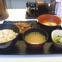"牛皿麦トロ御膳"