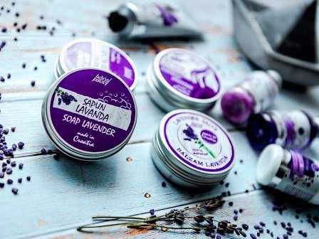 Afford yourself unique Croatian hand made cosmetic. Breath of Mediterranean, inspired by nature.
Hand made with cold pressed oils and premium quality essential oils.
Find it, and many more in Terra Croatica gastro & gift shop.