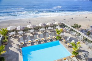 Piscina y playa