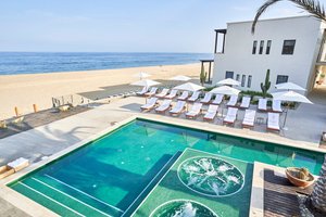 Pool & Beach