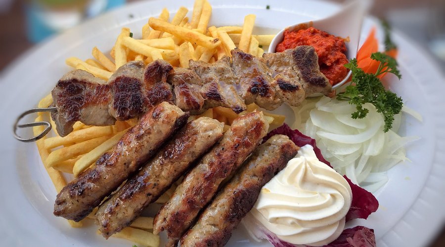 Bilder sagen mehr als 1000 Worte. Die Speisen schmecken wie sie aussehen: Lecker, saftig, knackig frisch. Sehr empfehlenswert. Nette, freundliche Bedienung, schönes Ambiente. Wir gehen gern wieder hin ...