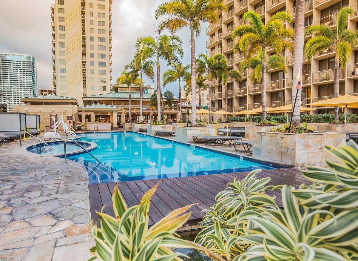 Embassy Suites By Hilton Waikiki Beach Walk Pool Pictures And Reviews