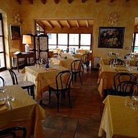 Il Ristorante propone una cucina, semplice, genuina e saporita, con piatti della tradizione toscana e italiana. Orto Bio Parcheggio Privato