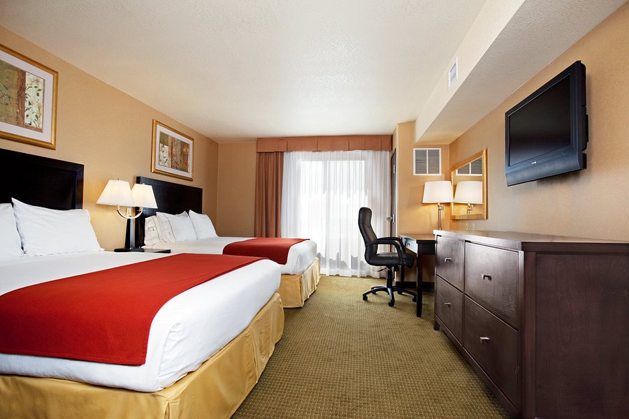 HOLIDAY INN EXPRESS HOTEL & SUITES GOODLAND $91 ($̶1̶4̶5̶) - Updated ...