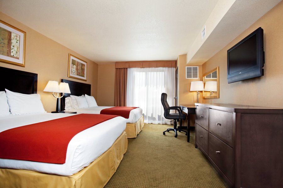 HOLIDAY INN EXPRESS HOTEL & SUITES GOODLAND $91 ($̶1̶4̶5̶) - Updated ...