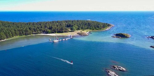 The area - next door to the ocean and Raet national park.