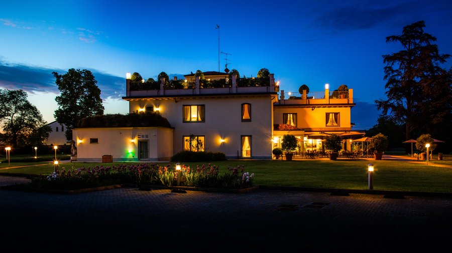 Emozioni e colori al tramonto a Villa Necchi alla Portalupa
