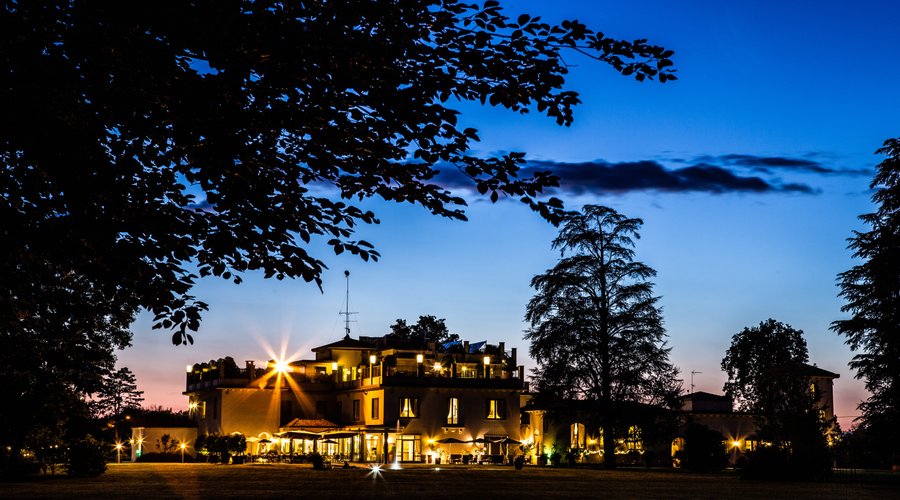 Emozioni e colori al tramonto a Villa Necchi alla Portalupa