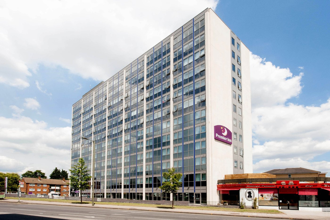 PREMIER INN LONDON HENDON THE HYDE HOTEL: UPDATED 2024 Reviews, Price ...