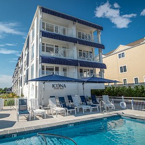 Cape May's cozy, boutique beachfront hotel features a small outdoor heated dipping pool. Pool is open May - October, weather permitting.
