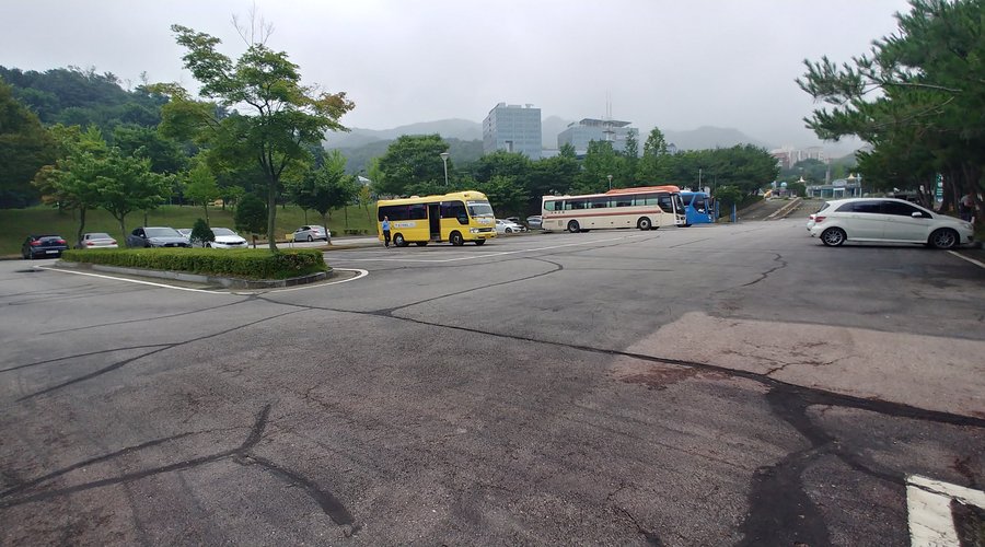 방문객 주차장
(Visitor’s parking lot)