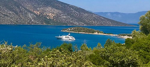 Skorponeri Bay in GREECE is one of the most beautiful places one hour’s drive from Athens International airport, 25 min drive from Chalkida, Capital of Evia Island. Nice private beaches, crystal clear water and a perfect place to sail with a yacht to.
