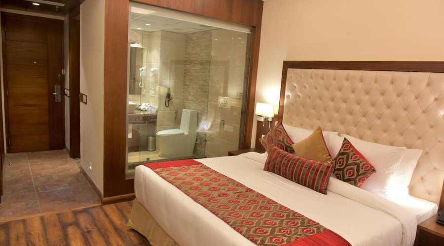 The upper midscale Cardinal Royale Retreat offers inviting accommodation in the heart of Shimla, walking distance from Shimla’s famous Mall Road. Nestled amidst majestic mountain lines and surrounded by dense forests of deodar and pine trees, the hotel offers picturesque views from all rooms. A magnificent complex, well equipped with latest modern facilities, Cardinal Royale Retreat is an ideal destination to relax and unwind