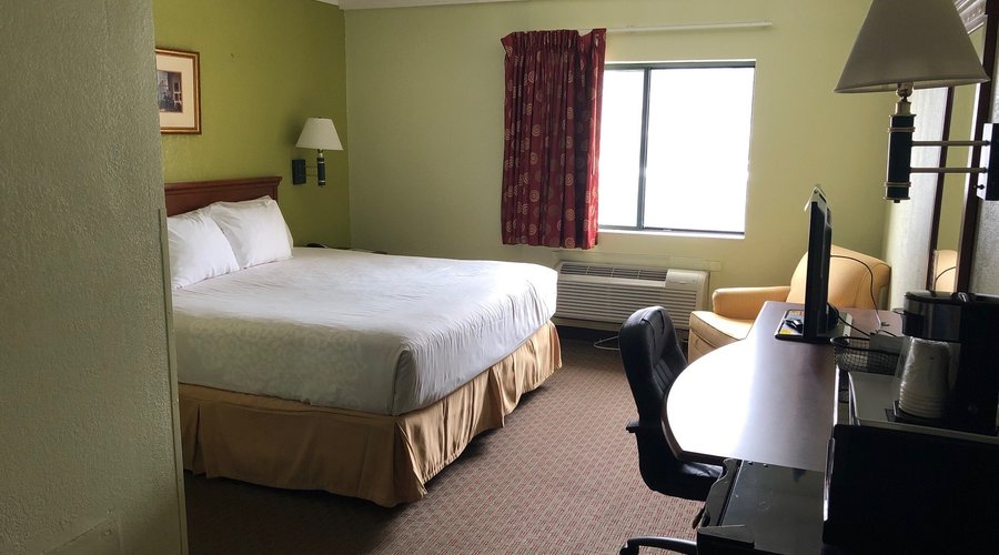 Single King Bed Non-Smoking 
