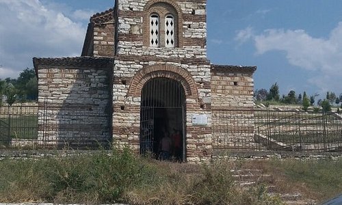 Village's  tourist  visitors Albania ⛪