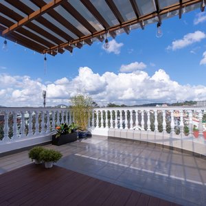 Sân thượng có view ngắm cảng thành phố Dalat tuyệt đẹp