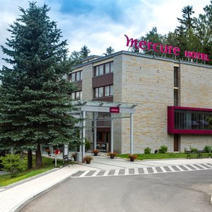 Mercure Karpacz Skalny in Karpacz, image may contain: Hotel, City, Neighborhood, Tree