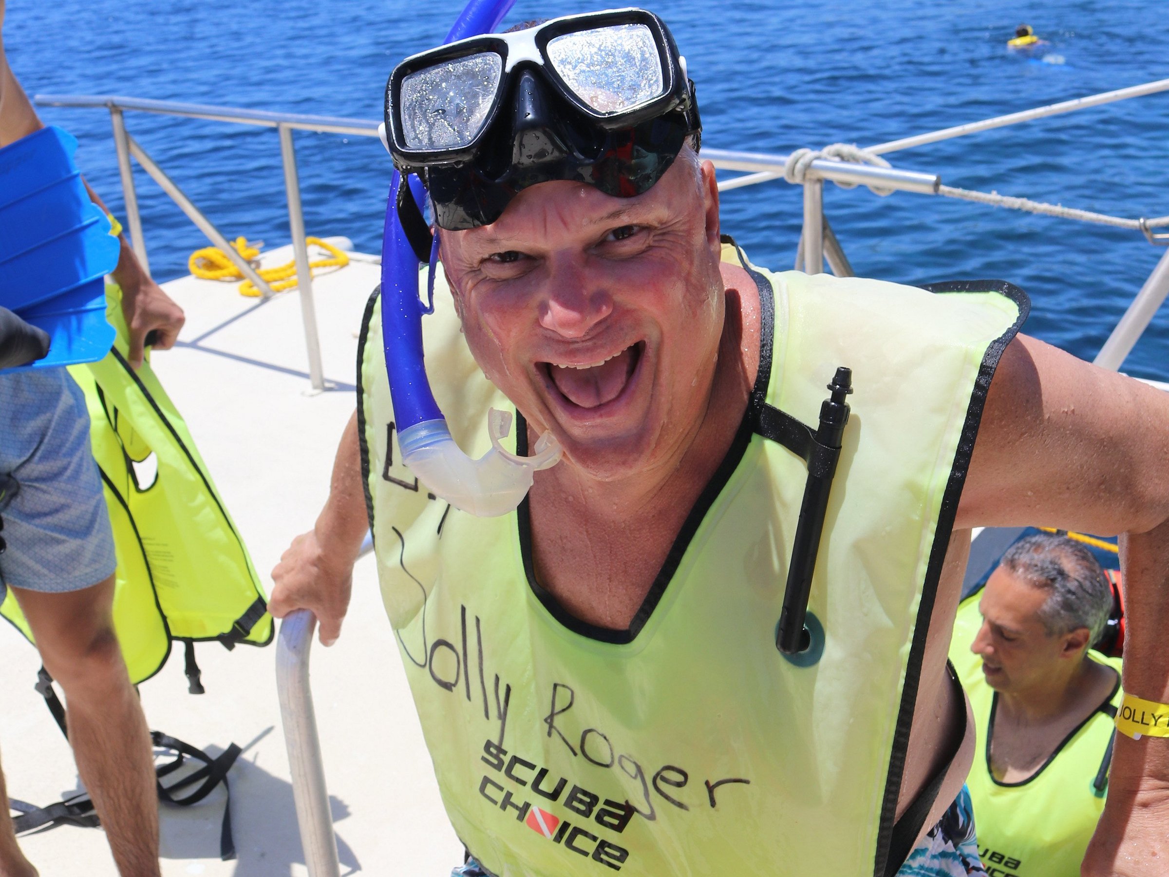 jolly roger catamaran sail & snorkeling roatan honduras
