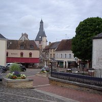 Le Beffroi vu de l'entrée du château