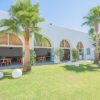 Exteriores y jardín del Restaurante