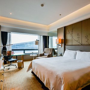 Boyue Shanghai Hongqiao Airport Hotel in Shanghai, image may contain: Furniture, Home Decor, Indoors