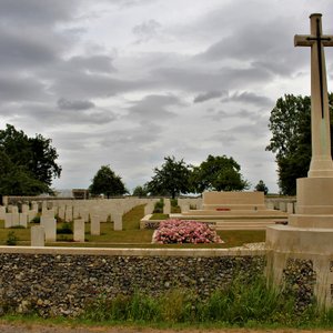 Le Touret Military Cemetery and Memorial (Richebourg) - Tripadvisor