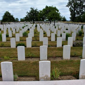 Le Touret Military Cemetery and Memorial (Richebourg) - Tripadvisor