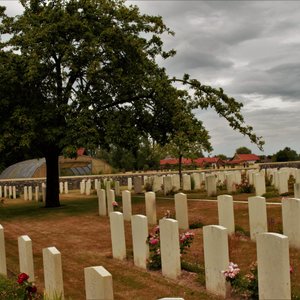 Le Touret Military Cemetery and Memorial (Richebourg) - Tripadvisor