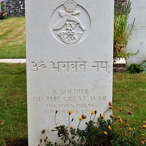 Le Touret Military Cemetery and Memorial (Richebourg) - Tripadvisor