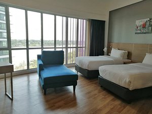 WIN Hotel in Sibu, image may contain: Bed, Furniture, Desk, Penthouse