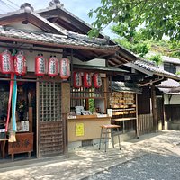 彌勒院(みろくいん)。院旁有供地藏菩薩,上頭寫著「幸せ地藏尊」,裡頭是供奉為人祈求幸福的地藏菩薩。