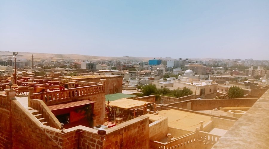 Midyat konuk evi sıla konağı görmenizi tavsiye ederim çok güzel bir yer