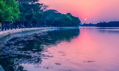 "Aesthetic sunset view from the Rabindra Sorobor, Kolkata." #kolkata #sunset #trip #travel #india #visitingsite #beautiful