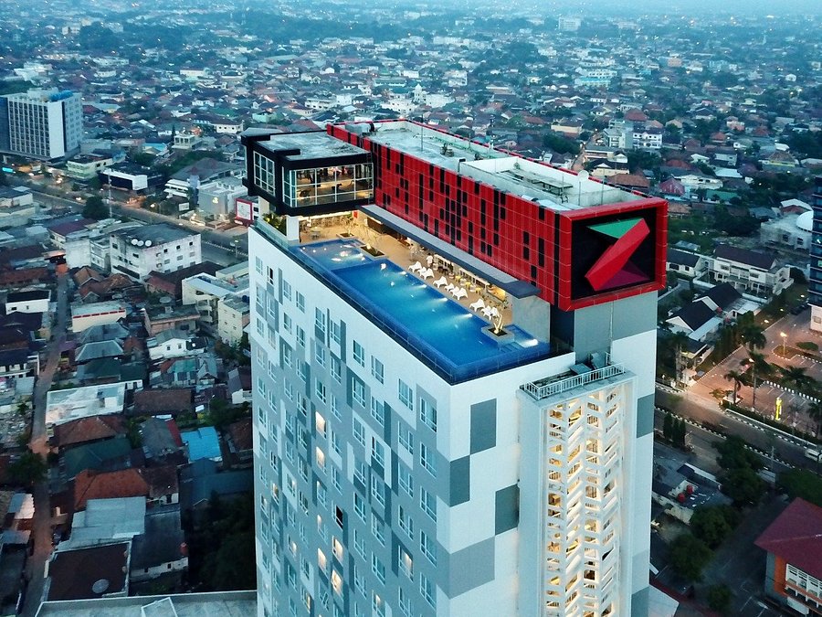 Harga Kamar Hotel Excelton Palembang Menawarkan Sebuah Bar BersamaWisata