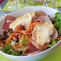 Salade toast reblochon