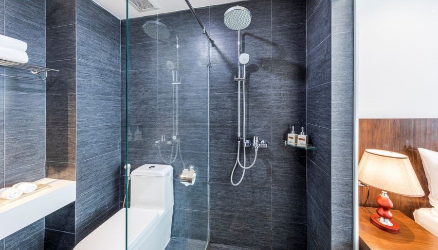 Superior Twin-bathroom
