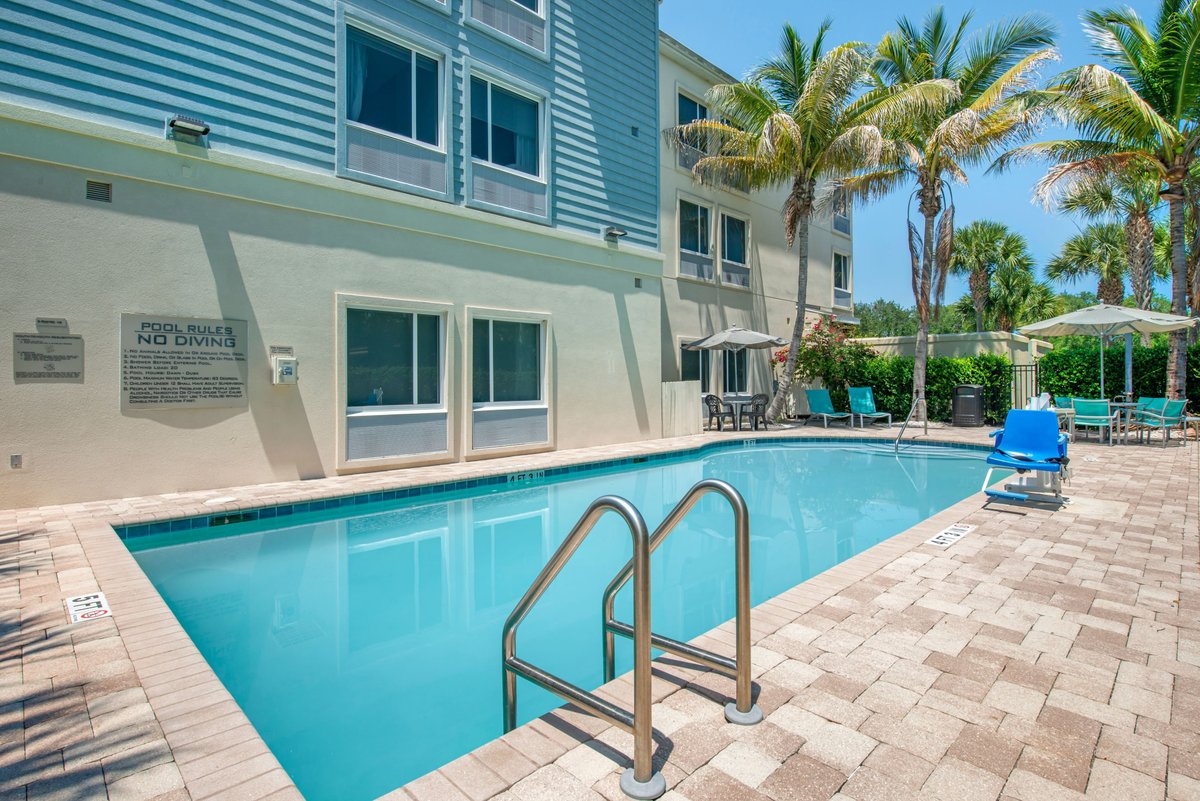 Springhill Suites By Marriott Vero Beach Pool Pictures & Reviews 