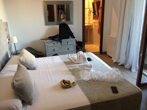 Room & Suite